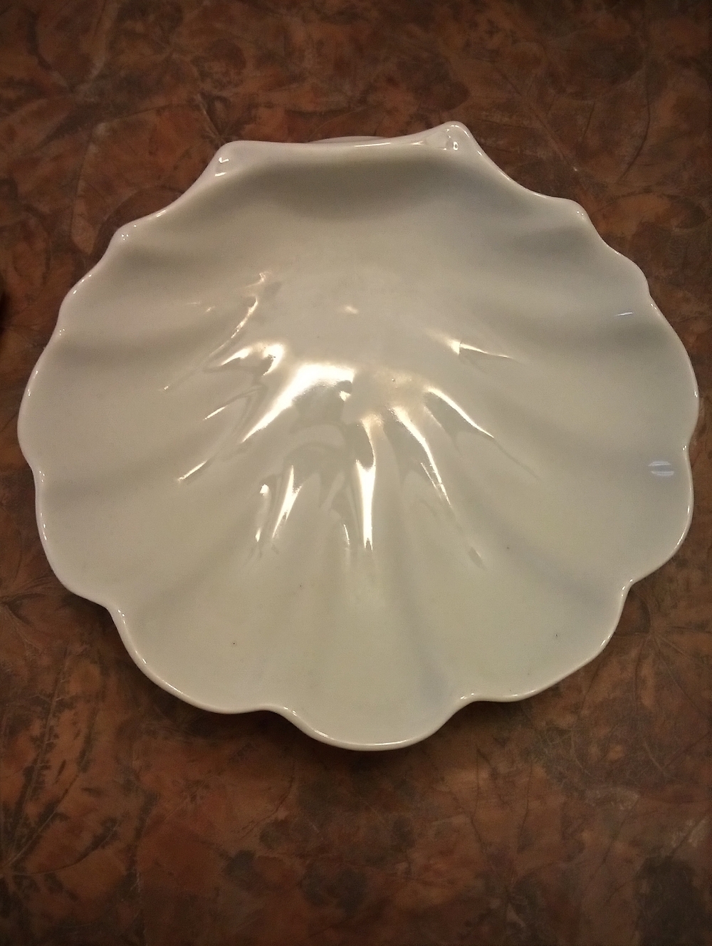 White Ceramic Shell Shaped Soap Dish.